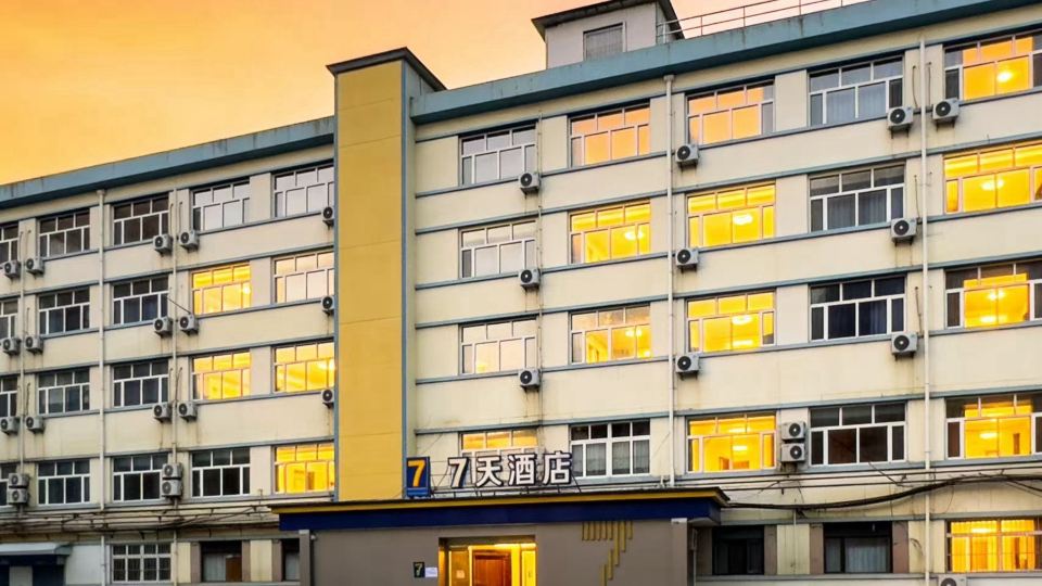 7Days Hotel Jiaoda Hospital First Courtyard Bali Village Subway Station