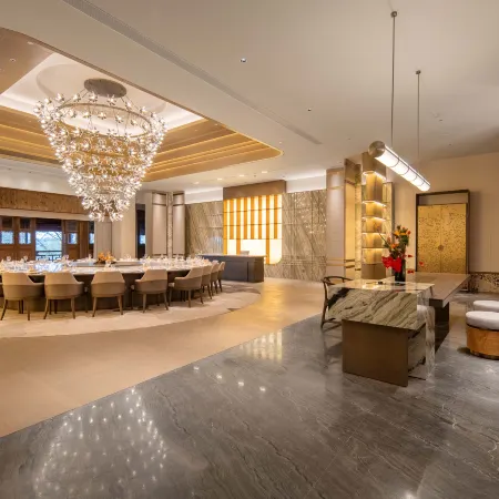 Yanguan Chaolezhicheng Old Town Hotel