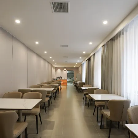 Home Inn UP Huayi Zhitui Hotel (Ankang Hongqiqiu Plaza Store