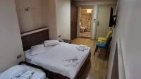 ميركيز أوتيل