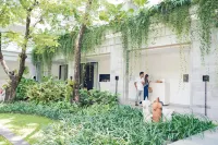 Treeline Urban Resort - Romantic