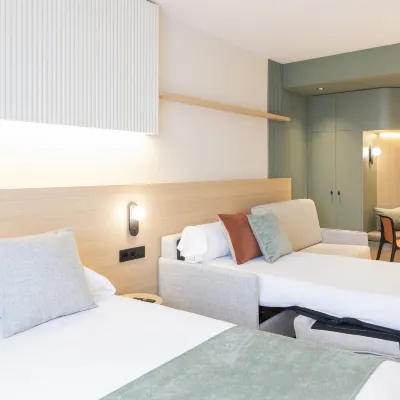 أبارتهيل أتينيا كالابريا Hotels near لاس اريناس