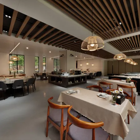 Xiaoyue Qinglan Garden Private Hot Spring Hotel (Lixiao Road Branch, Bipenggou Scenic Area)