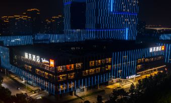 Radisson RED Hotel Jingjiang Financial Business District