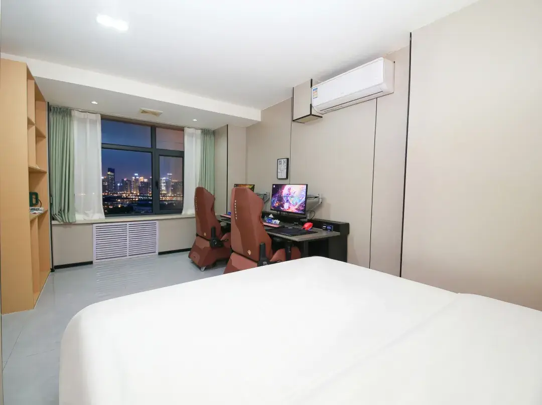 Luosi E-sports Hotel - Lanzhou