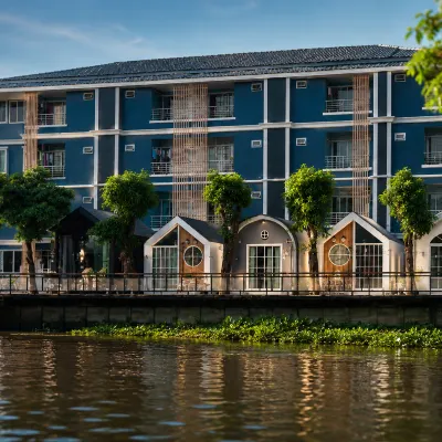 Grace Riverfront Riverside Villa Near Suvarnabhumi Отели рядом с достопримечательностью «Ват Плуксаттха»