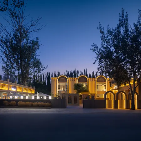Fanjing・AURA | Desert Galaxy Pool, 360° Gilded Sunset Panoramic Stay (Shazhou Night Market)
