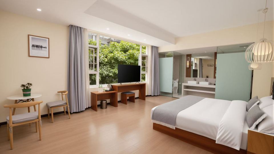 Aizaishenqiu Junye Hotel