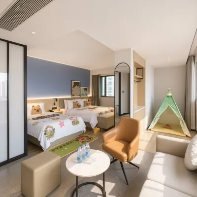 Country Inn & Suites by Radisson Hotel (Guiyang Penshuichi Subway Minsheng Road Food Street Station) Hotels near Modern Capital