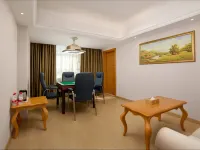 Vienna Hotel (Luoding Luocheng Branch) Hotel berhampiran Luoding Jiangbin Park