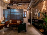 Black Swan Hostel Granada Hotels near Chana