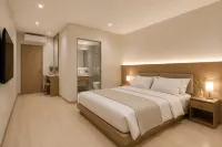 Togayther Hotel White - New