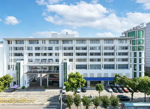 Qiyu Xingcheng Hotel (Hezhou Avenue Ailian Lake Park) - Mountain view