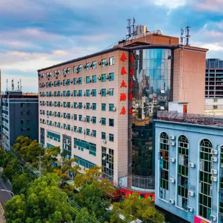 Chunchen Hotel