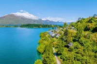 Taka Lakehouse Queenstown - Absolute Lakefront - 4-Star
