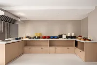 Jiulong Yipin Hotel (Xifeng High-Speed Railway Station Shizi Street Plaza) - موقف سيارات