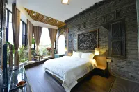 Qingsu No.1 Courtyard (Weishan Ancient City Pioneer Chongzheng Academy) - balcony