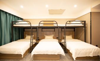 Taku E-sports Hotel (Gongyi Xinhua Road)