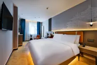 Romantic Season Hotel (Shenyang Middle Street Imperial Palace and Commander Zhang's Mansion)