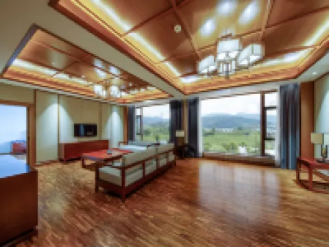 Yilong An'yun Hongcun  Wild Luxury Resort โรงแรมในอี้เซียน