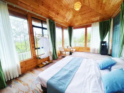 Liangdang Guolao Ecological Culture Tourism Kangyang Industrial Park Lushan Juzhusu Hotels near Hongqing Railway Station
