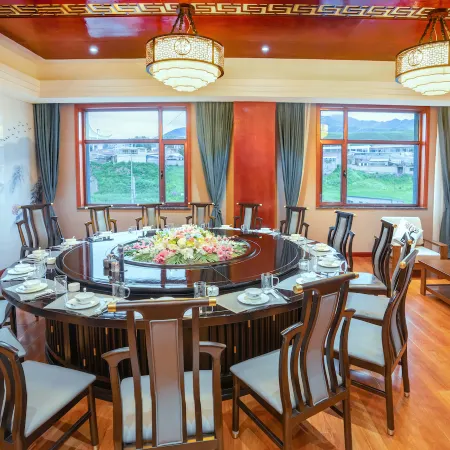 Luqu Tonglumu Hotel