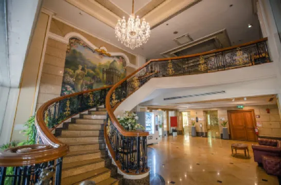 โรงแรม ฟอรัมพาร์ค โรงแรมใกล้สาทร พลัส ออน เดอะ พอนด์