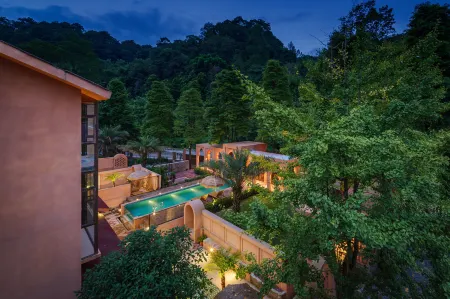 Qingcheng MOMA Jardin Villa Отели рядом с достопримечательностью «Baiyun Wanfo Cave»