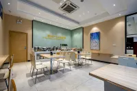 城季飯店（賀州高鐵站姑婆山大道店） - 2 星級