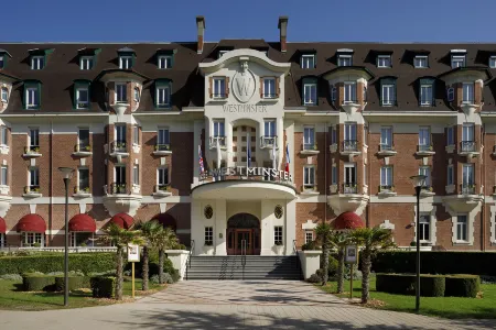 Hôtel Barrière le Westminster Отели рядом с достопримечательностью «Caravaning Stoneham - Touquet & Co»