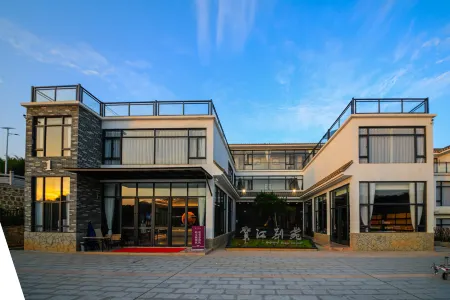 Fengkai Hejiang Bieyuan Homestay Отели в г. Фенкай