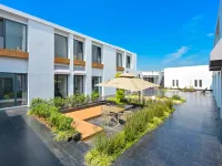 Lakeside House Hotels near CC Joyland