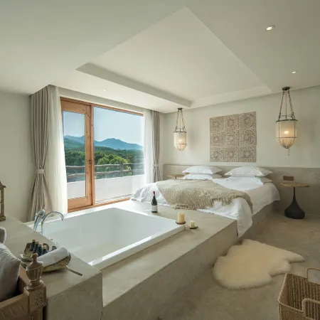 Zhi Lan Qiu Lakeside Homestay