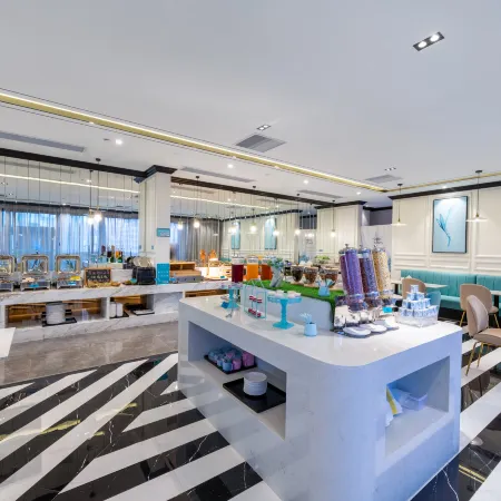 Xana Hotelle (Maoming High-speed Railway Station North Plaza Branch)