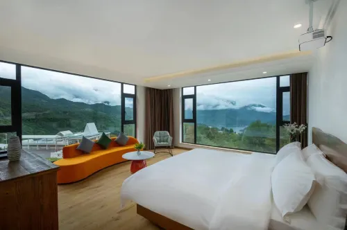 達瓦更扎初見山舍飯店