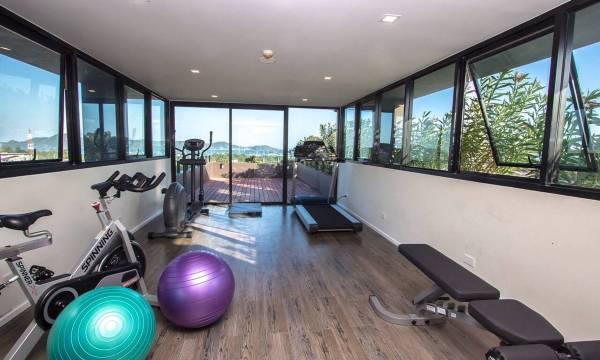 Dlux Condominium