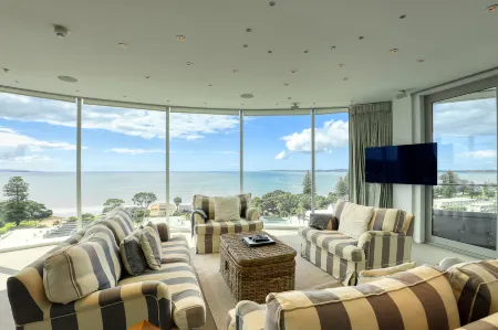 Marsden Suites Nautilus Orewa Отели в г. Орева