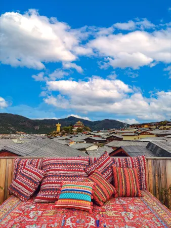 Yanlu Oxygen Hotel, Shangri-La(Dukezong Ancient City North Gate) Отели рядом с достопримечательностью «Zhongdian Sutra Depository Scenic Spot»