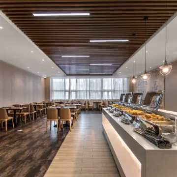 Lavande Hotel (Jiaxing Zhongshan East Road Babaiban) Отели рядом с достопримечательностью «Jinjiu Refuge»