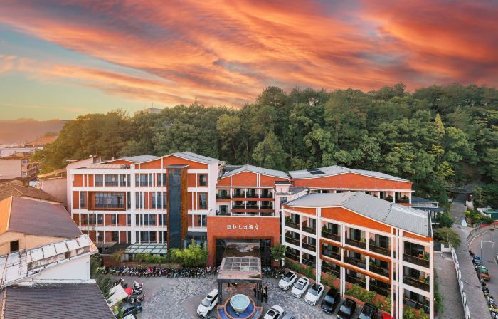 Floral Hotel·Longquan Hongdoulin Hotel (Longquan City Branch)