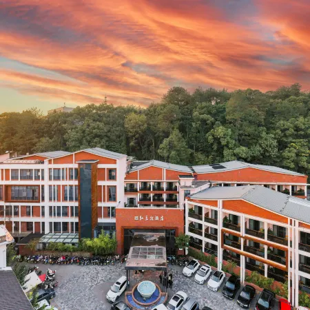 Floral Hotel·Longquan Hongdoulin Hotel (Longquan City Branch)