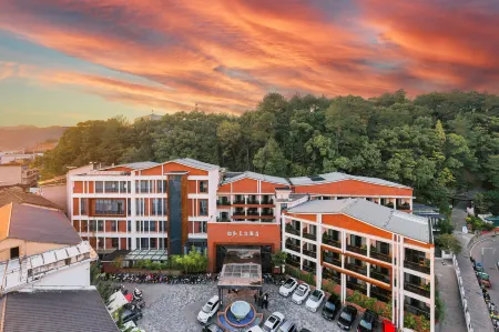 Floral Hotel·Longquan Hongdoulin Hotel (Longquan City Branch)