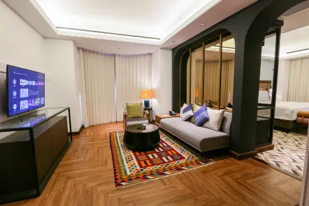 Java Paragon Hotel & Residences