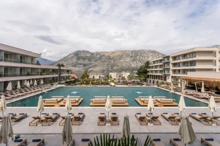 Hyatt Regency Kotor Bay Resort Отели рядом с достопримечательностью «Camping Mimoza»