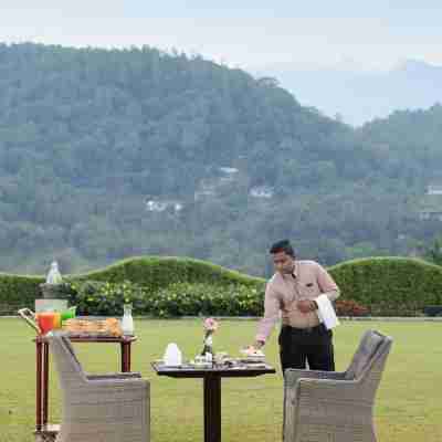 Earl's Regency Hotel Hotel Exterior