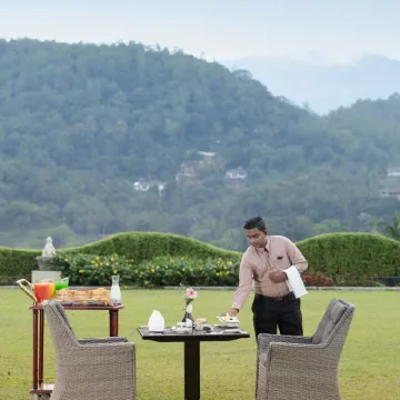 Earl's Regency Hotel