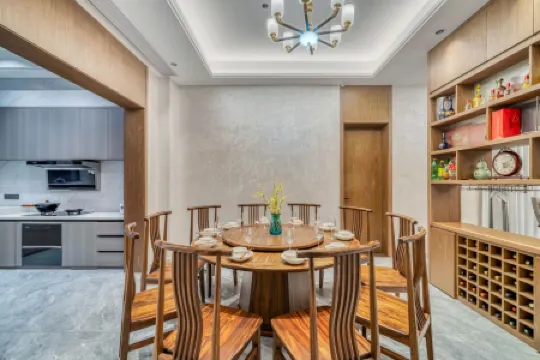 Tonglu Huilong Qingju Homestay Отели рядом с достопримечательностью «Huxiaoxia Riptide Adventure»