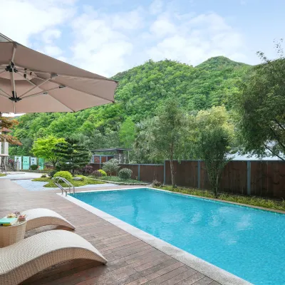 Moganshan – Shallow Shore Creekside Hot Spring Villa Hotels near Shiyi Tea Plantation, Moganshan Town, Deqing County