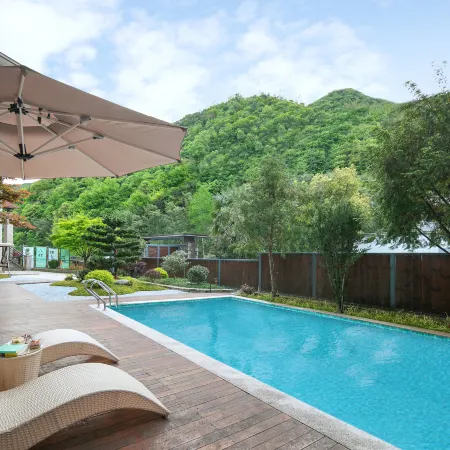 Moganshan – Shallow Shore Creekside Hot Spring Villa
