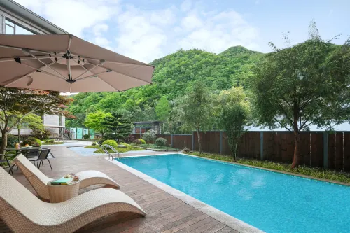 Moganshan – Shallow Shore Creekside Hot Spring Villa